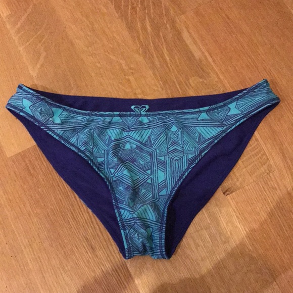 Reversible Roxy bikini - Picture 4 of 5